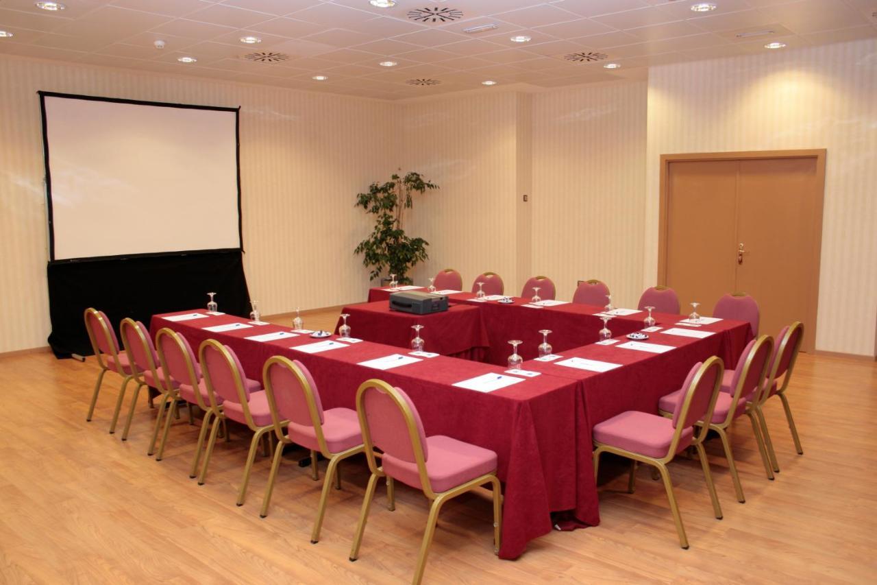 Hotel Madrid Leganes Affiliated By Melia Buitenkant foto